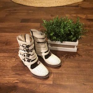 Freebird clover size 6